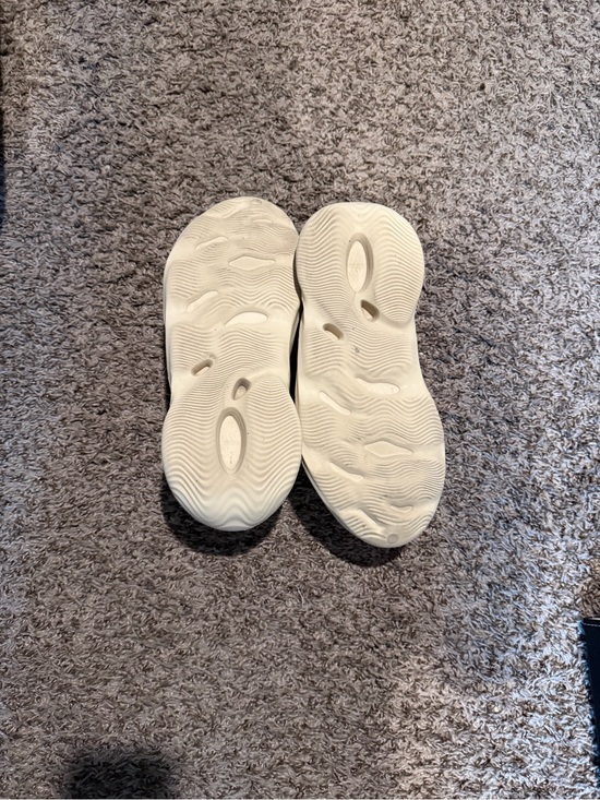 Yeezy Foam Runners in Off-White/Cream main image 9